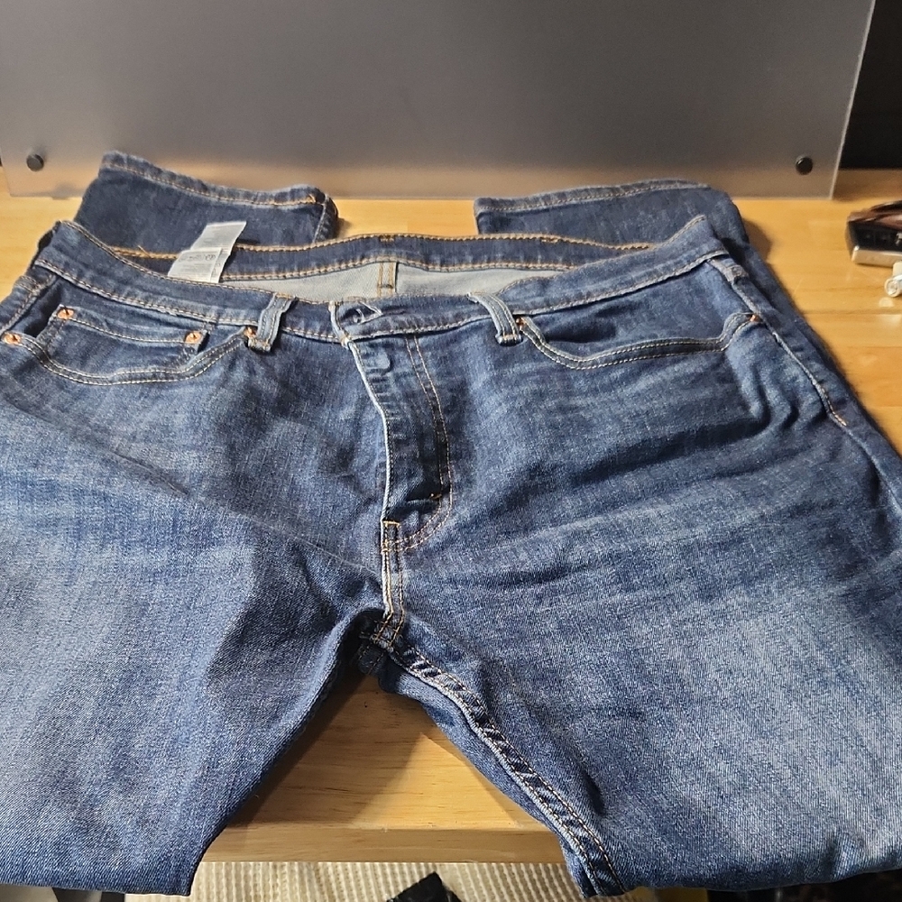 Medium Wash Men's Blue Jeans